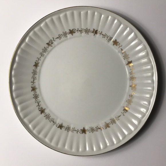 3 Harmony House Bouffant Dinner Plates - Picture 1 of 8